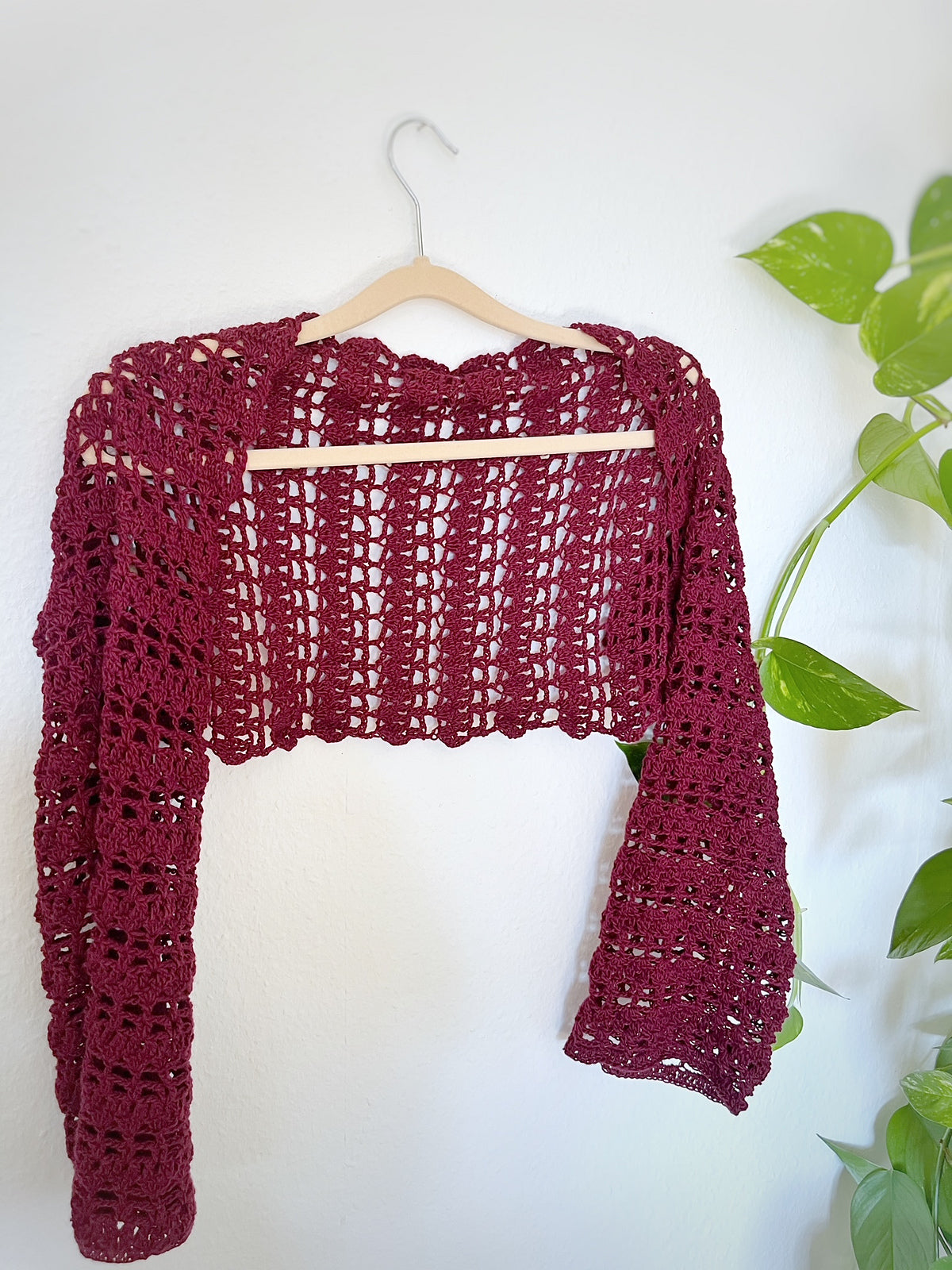 Bolero Oleander von Woolcoffeetea auf einem Bügel