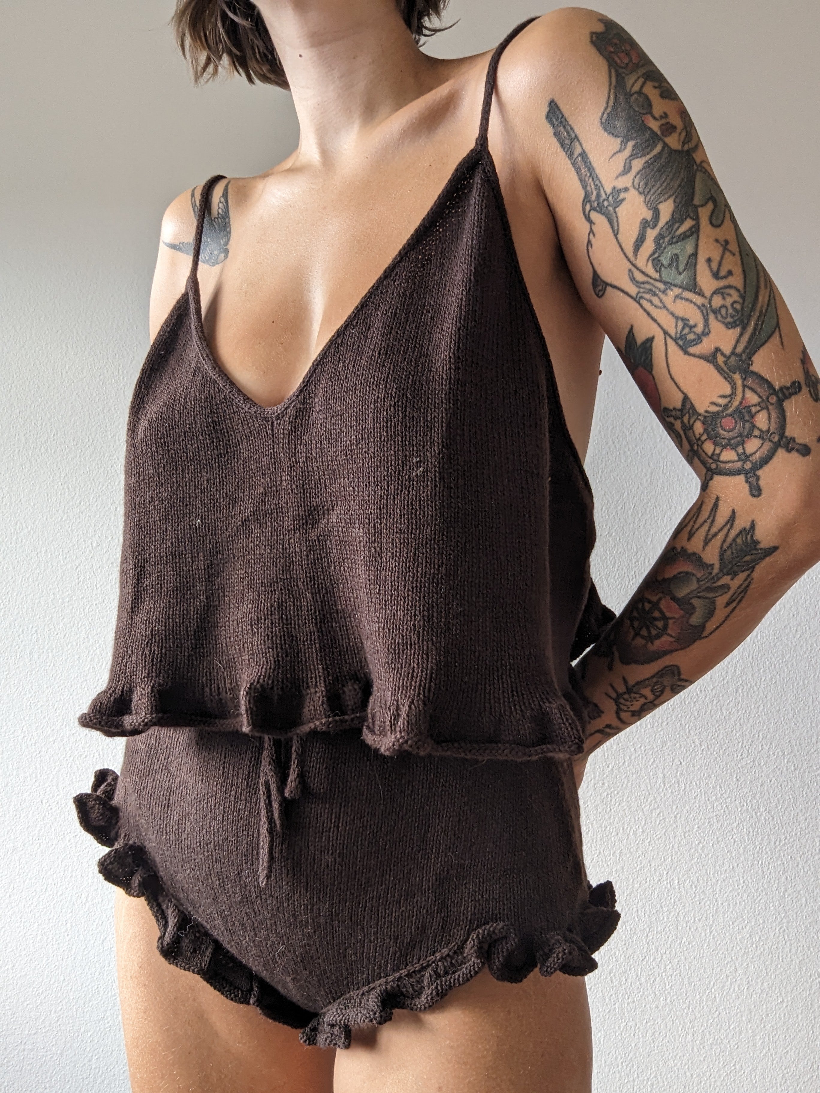 Tekla Top und Tekla Bloomers von Milena Pauliina im Set getragen
