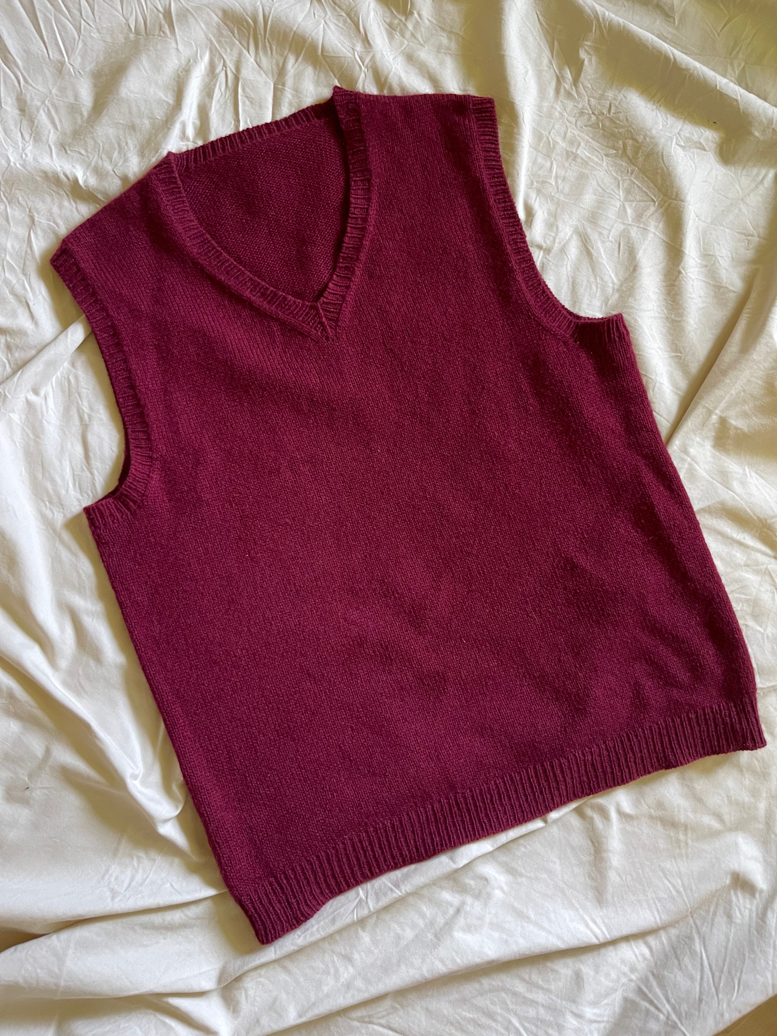 Colby Vest von pleasure Knitwear aus SUPERIOR in Tawny Port, Detail