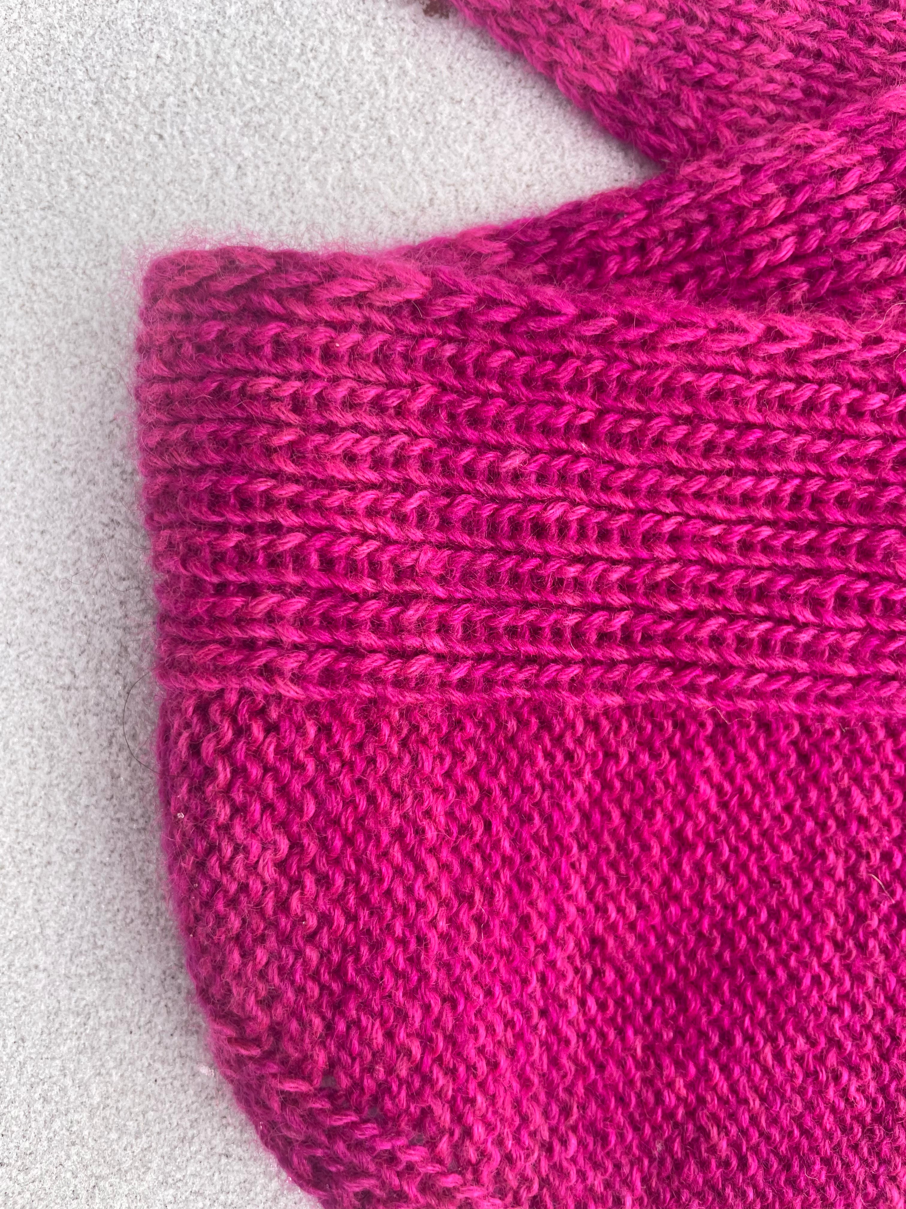 Pinkes Jackie Bandana in Nahaufnahme mit Rippenband