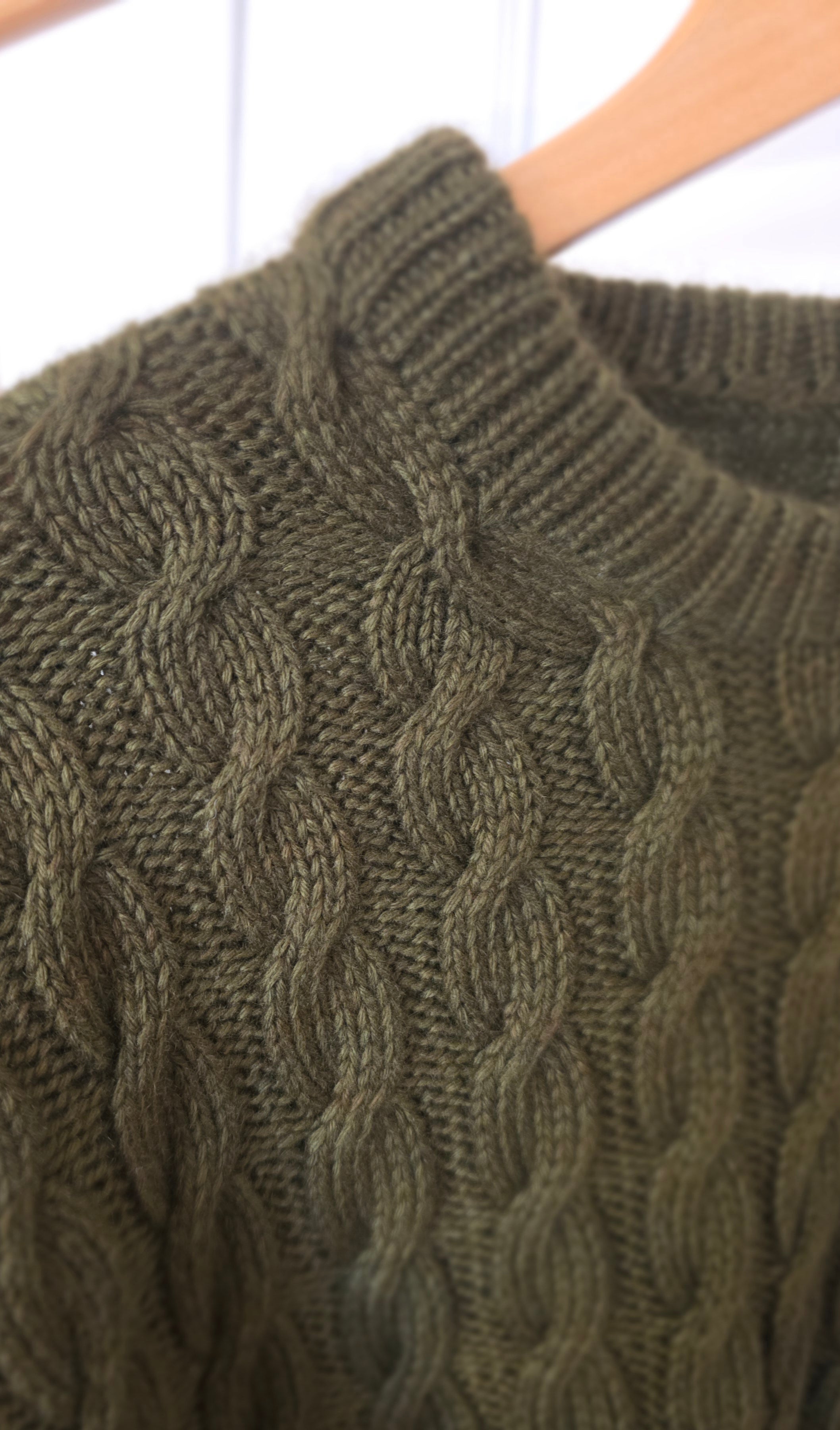 Sweater No. 15 von My Favourite Things, Detail des Zopfmusters